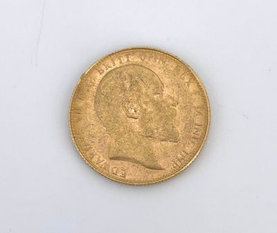 une image d'une pièce d'or sur une surface blanche