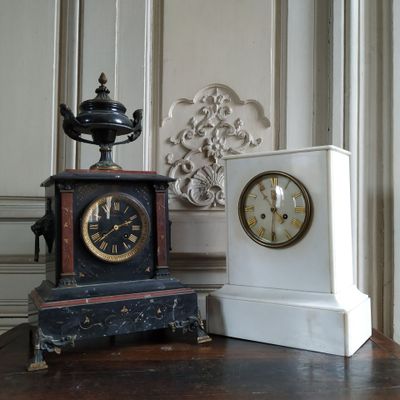 BARBASTS à Paris, XIXe Pendule borne en marbre noir et rouge… - Photo 1