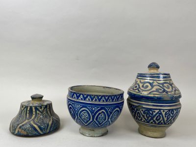three blue and white vases sitting next to each other