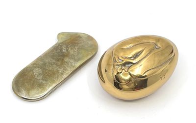 Monique GERBER (1934-1993). Presse papier en bronze de forme galet à d - Photo 1