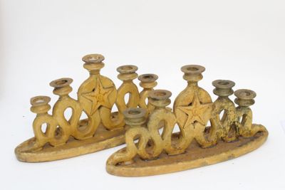 Paire de bougeoirs en terre cuite émaillée jaune safran à 5 …