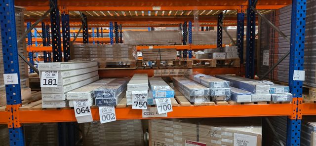1 ENSEMBLE HETEROCLITE DE 25 PAQUETS DE REVETEMENT DE SOL CLIPSAB