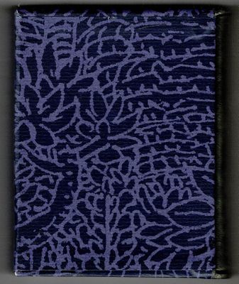 une image représentant un carré violet et noir orné d'un motif