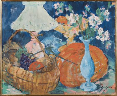 une image représentant un tableau sur lequel figurent une corbeille de fruits et un vase de fleurs