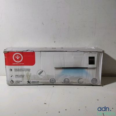 une boîte blanche sur laquelle figure un logo rouge et blanc