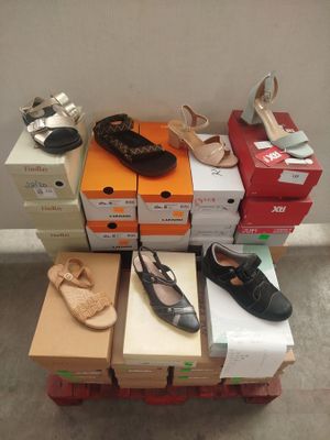 lot de 40 paires de chaussures été - avec boites - pointures…