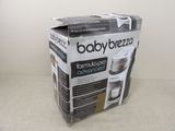 emballage d'une cafetière Baby Brezza posée sur une table