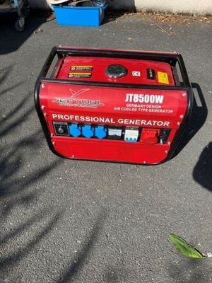 une photo d'un générateur portable dans un parking