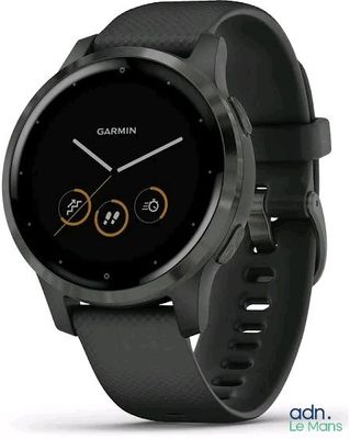 gros plan d'une montre intelligente sur fond blanc