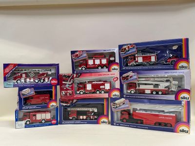 six modèles différents de camions de pompiers miniatures dans la boîte