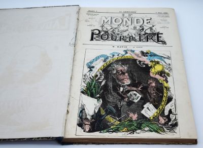 un vieux livre avec la photo d'un homme en costume-cravate