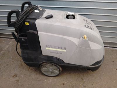 Nettoyeur à haute pression à eau chaude KARCHER Démarre