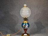 l'image d'une lampe posée sur une table