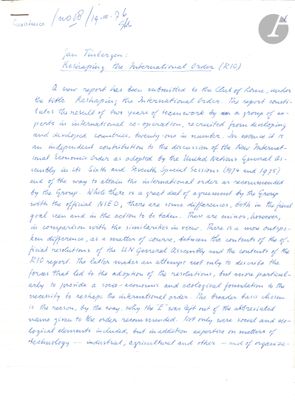 lettre écrite à l'encre bleue sur une feuille de papier blanc
