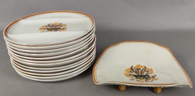 CREIL ET MONTEREAU. Service à asperges en faïence, modèle Oe… - Photo 1