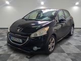 la photo d'une voiture noire garée dans un garage
