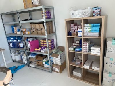 Table d'appoint en mélaminé 2 meubles en mélaminés à 4 et 8 …