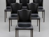 un lot de six chaises de salle à manger en cuir noir