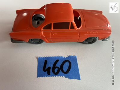 une petite voiture rouge portant le numéro 60