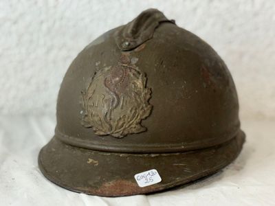 an old military helmet with a lion on the side of it