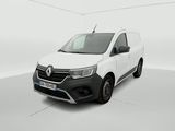 La camionnette blanche est garée dans une pièce blanche.