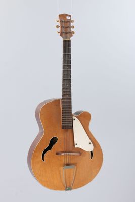 Guitare Jazz à pan coupé de marque VENEMAN, dont elle porte … - Photo 1