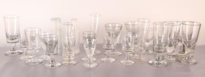 [ART DE LA TABLE ] Importante réunion de verre a pieds compr… - Photo 1