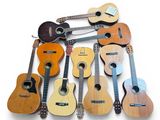 a lot of guitars that are lined up together
