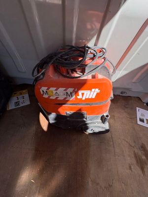a vacuum that is sitting on the floor next to a wall
