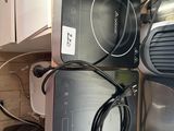 beaucoup d'appareils électroménagers qui traînent sur le plan de travail