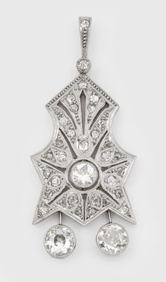 un pendentif Art déco en forme d'étoile en diamant