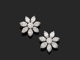 une paire de boucles d'oreilles en diamant, signées Van Cleef