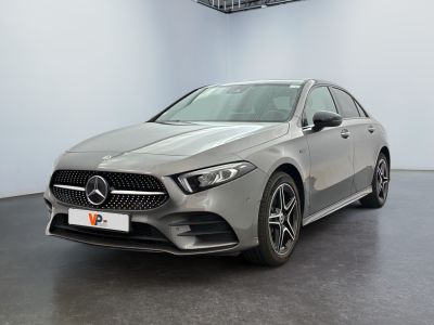 Mercedes CLA Shooting Star dans un showroom