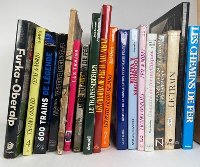 de nombreux livres alignés sur une étagère