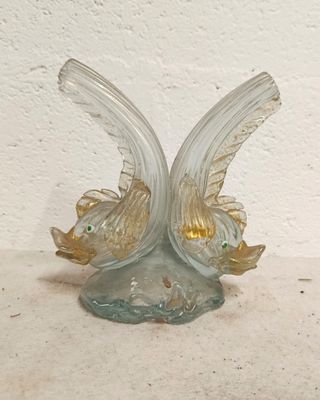 two glass birds that are sitting on a table