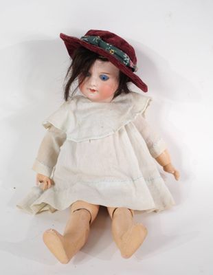 Poupée SFBJ, bouche ouverte , yeux bleus, marquée en creux F…