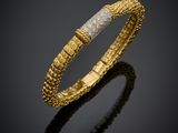 un bracelet rigide en or et diamants