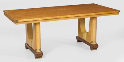 une table en bois avec deux pieds et un plateau en bois