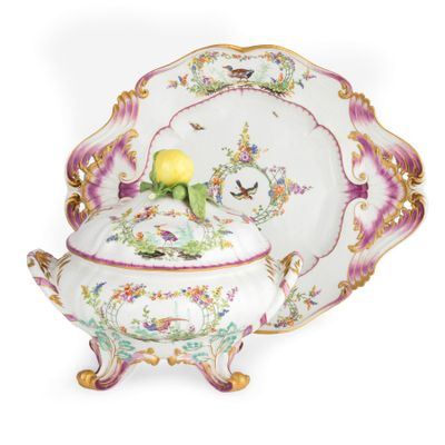 SoupiÈRE EN Porcelaine Polychrome Avec Couvercle ET Assiette…