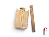 la photo d'une photo représentant un chevalet en bois et un morceau de bois
