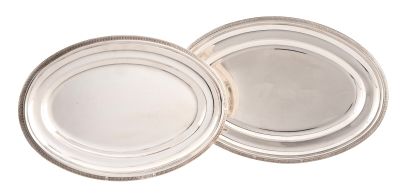 DEUX PLATS ovales en argent, poinçon Minerve 1er Titre début XXème siè