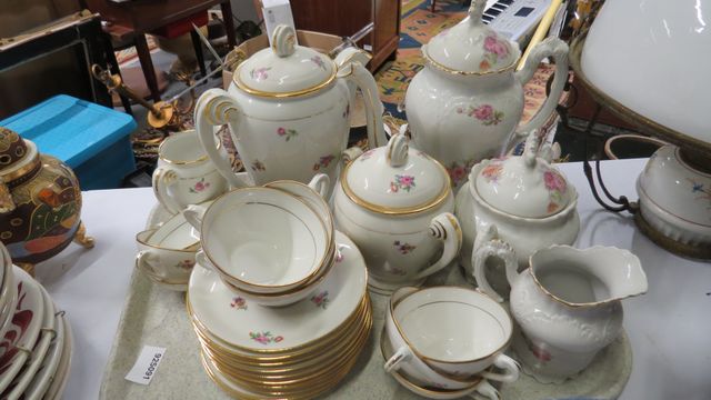 Partie de service à café en porcelaine P.L. France, à décor de se...