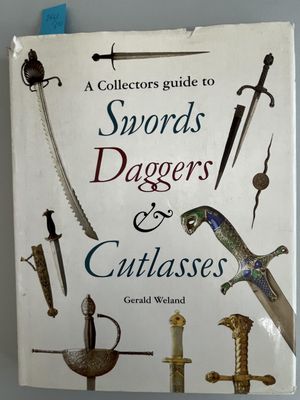 la couverture d'un guide de collectionneur consacré aux épées, poignards et sabres d'abordage