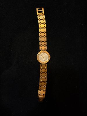 CHARLES JOURDAN Montre bracelet de dame en métal doré et aci…