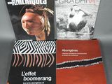 trois livres posés sur une table, avec une photo en noir et blanc d'un homme
