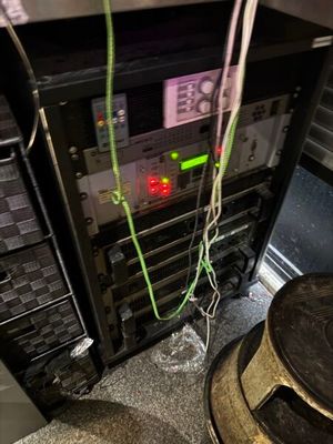 une machine qui se trouve dans le coin d'une pièce