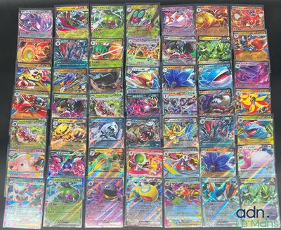 une grande collection de cartes Pokémon posée sur une table