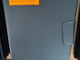 beaucoup de cartons contenant du matériel électronique dans le magasin