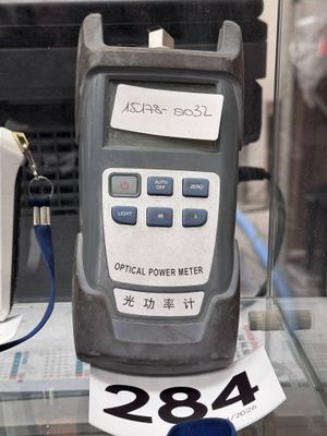 Un photomètre OPTICAL POWER METER