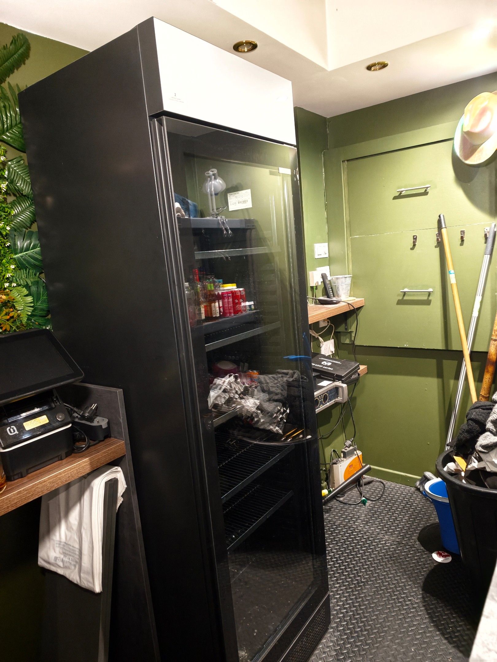 Armoire réfrigérée haute ouvrant à une porte vitrée GGM GAST…